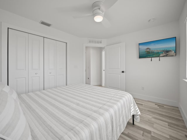 bedroom featuring ceiling fan, light hardwood / wood-style floors, and a closet