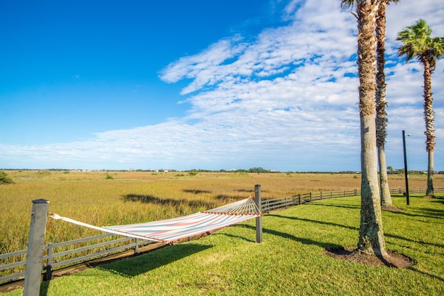 view of yard featuring a rural view