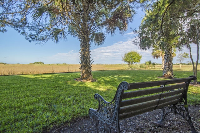 view of yard featuring a rural view