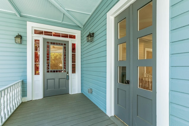 entrance to property featuring a porch