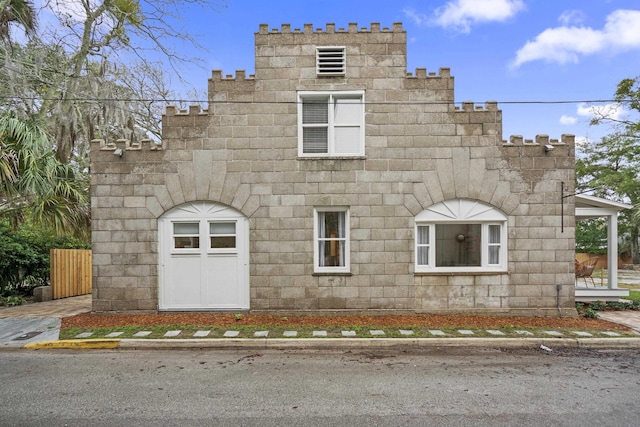 view of front facade