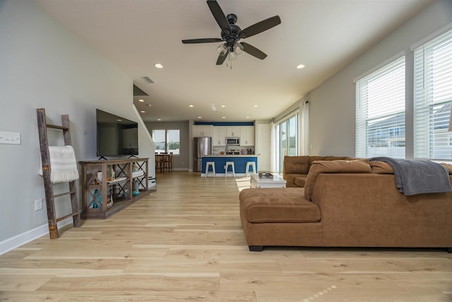 living room with recessed lighting, visible vents, light wood-style flooring, ceiling fan, and baseboards