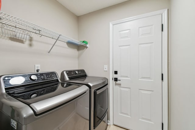 laundry room with washing machine and clothes dryer