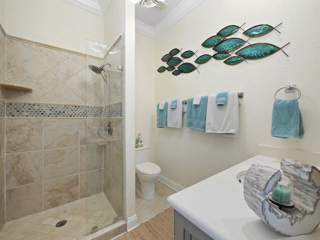 bathroom featuring a tile shower, crown molding, vanity, and toilet