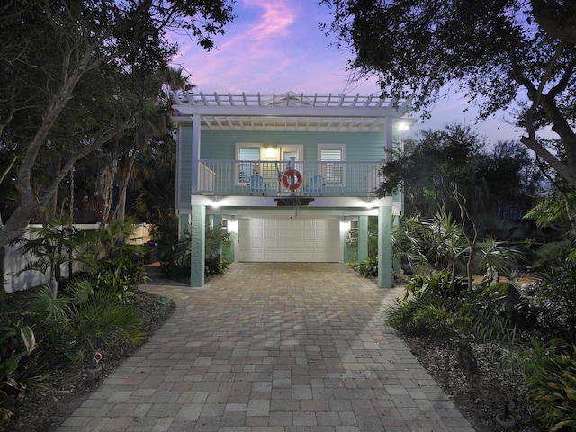 view of front facade with a garage