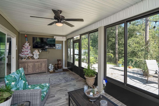 sunroom / solarium with ceiling fan