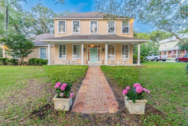 view of front of property featuring a front yard and a porch