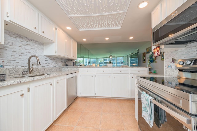 kitchen featuring backsplash, stainless steel appliances, recessed lighting, and a sink