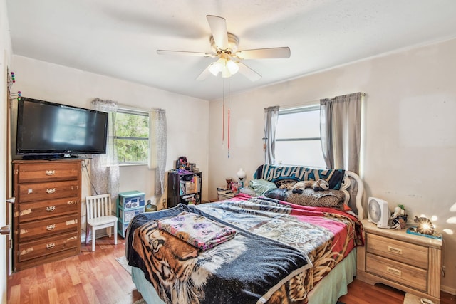 bedroom featuring light wood finished floors and ceiling fan