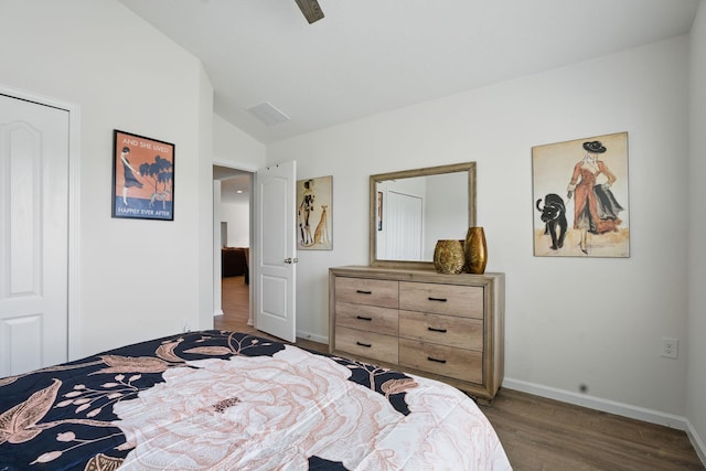 bedroom featuring wood finished floors, lofted ceiling, baseboards, and a ceiling fan
