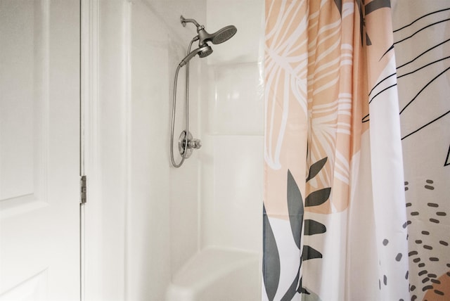 5 Nesbit Ave, Saint Augustine, FL 32084 - full bathroom with curtained shower