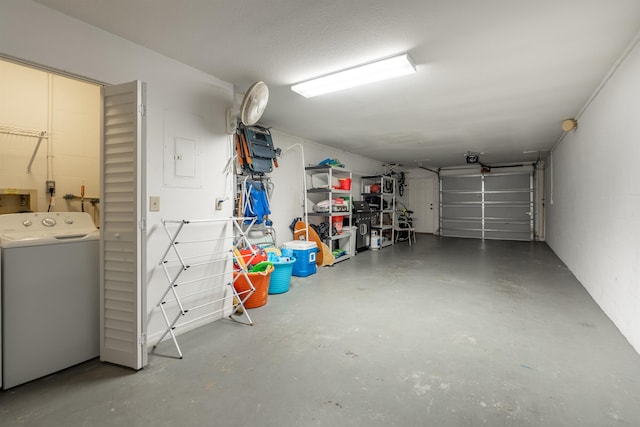 garage with washer / clothes dryer