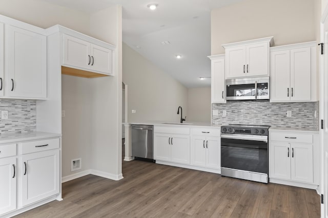 kitchen featuring a sink, lofted ceiling, light countertops, and stainless steel appliances