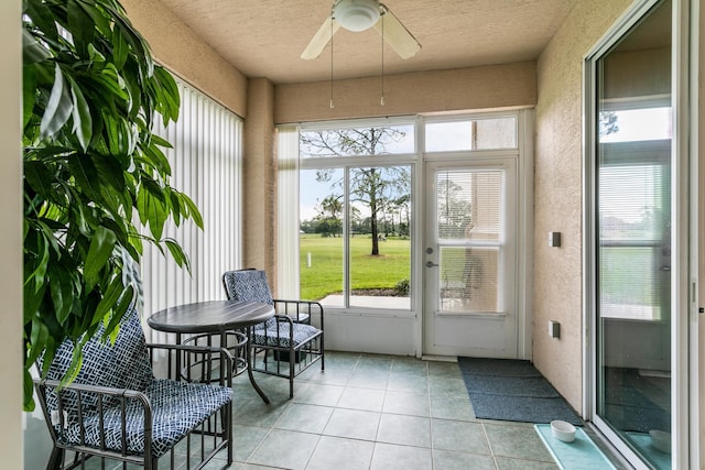 sunroom / solarium with ceiling fan