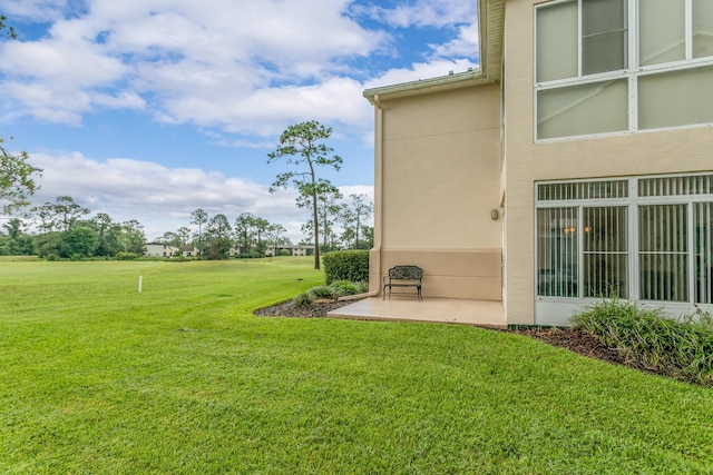 view of yard with a patio