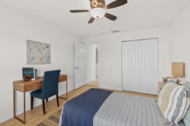 bedroom featuring light hardwood / wood-style flooring, a closet, and ceiling fan