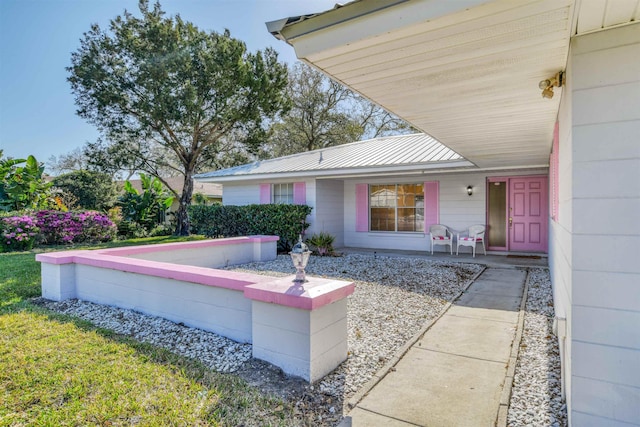 view of patio / terrace featuring covered porch