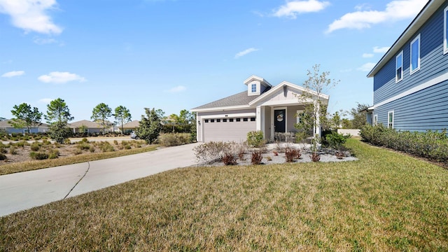 view of front facade featuring a front yard, an attached garage, and driveway