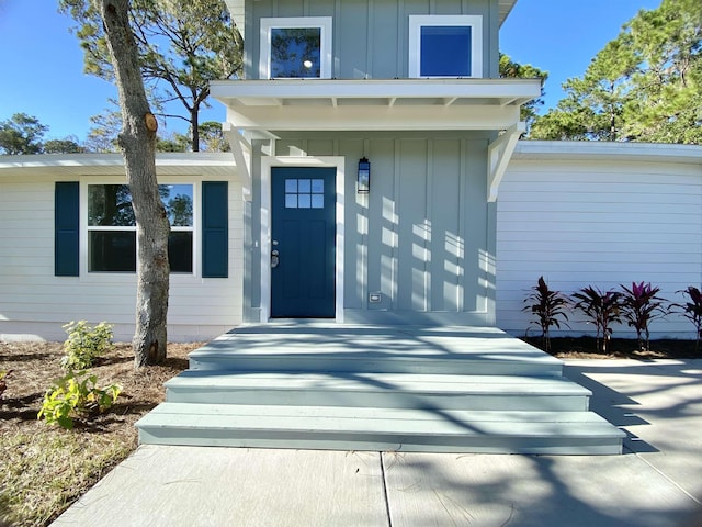 view of property entrance