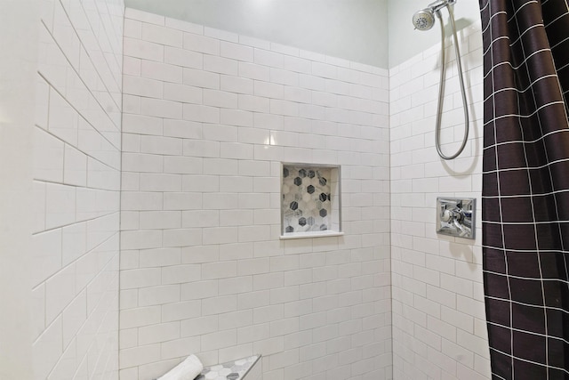 full bath with tiled shower