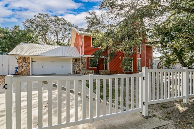 view of front facade featuring a garage