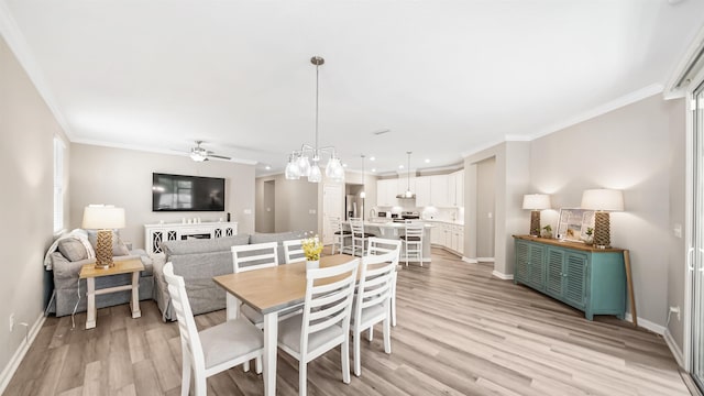 dining room featuring crown molding, light hardwood / wood-style flooring, ceiling fan, and plenty of natural light