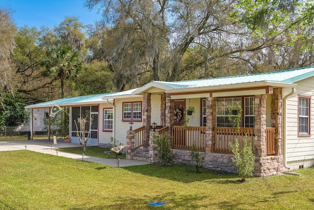 single story home with a front yard and covered porch