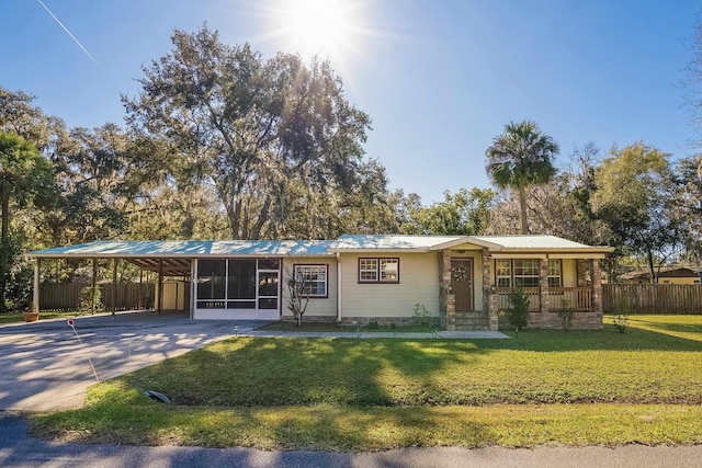 view of front facade featuring a front yard and a carport