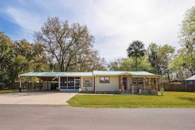 ranch-style house featuring a front lawn and a carport