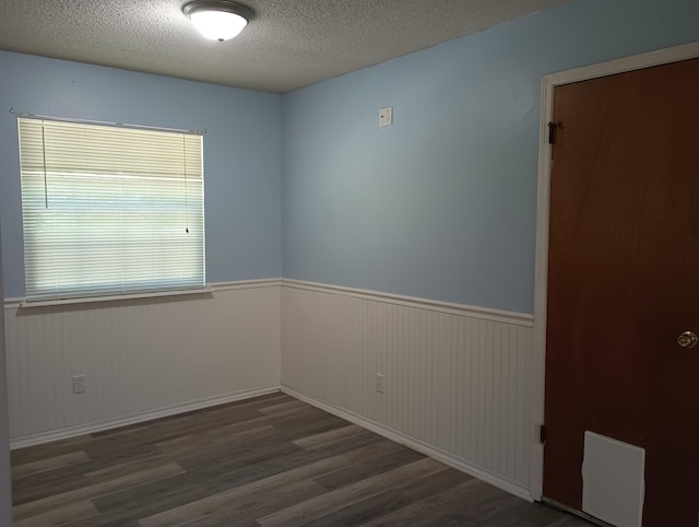 304 Las Olas Rd, Saint Augustine, FL 32084 - unfurnished room featuring wainscoting, wood finished floors, and a textured ceiling