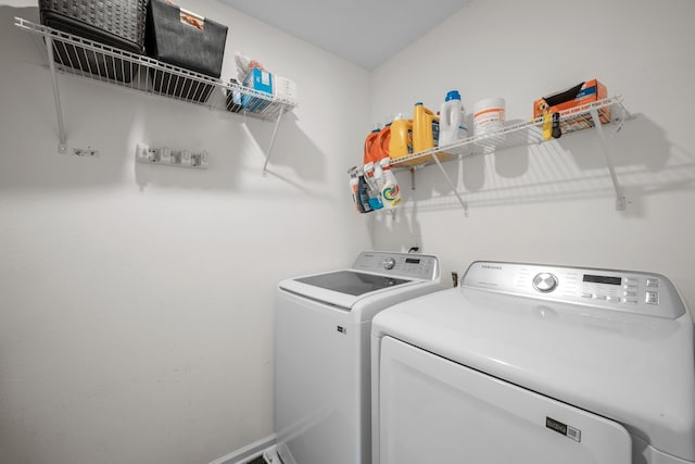 811 Sandstone Dr, Saint Augustine, FL 32086 - laundry area featuring washer and dryer and laundry area