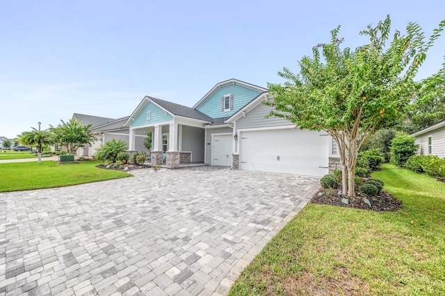 view of front facade featuring cooling unit, a front yard, and a garage