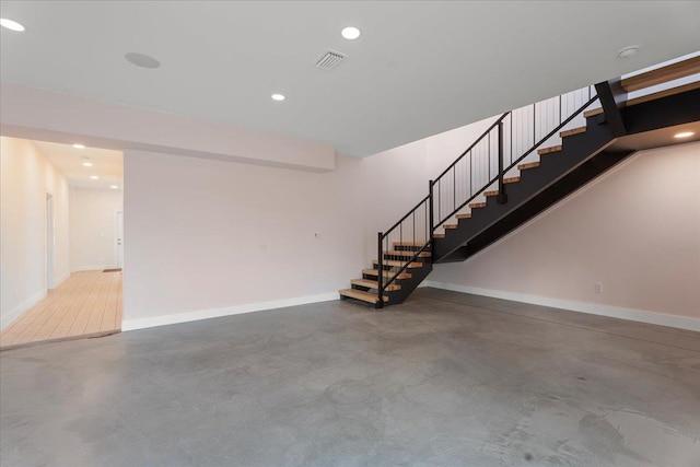 interior space featuring visible vents, finished concrete flooring, recessed lighting, and baseboards