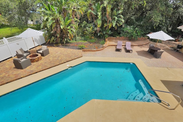 6 Versaggi Pl, Saint Augustine, FL 32080 - outdoor pool with a patio area and an outdoor living space with a fire pit