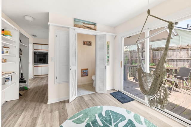 18 Ocean Ave, Saint Augustine, FL 32084 - entryway featuring wood finished floors and baseboards