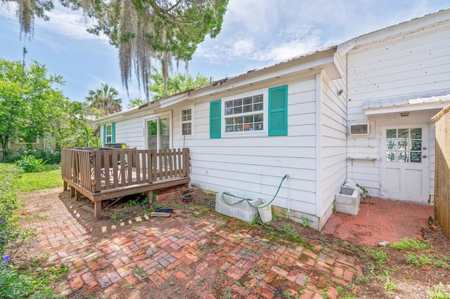 18 Ocean Ave, Saint Augustine, FL 32084 - back of house with a deck