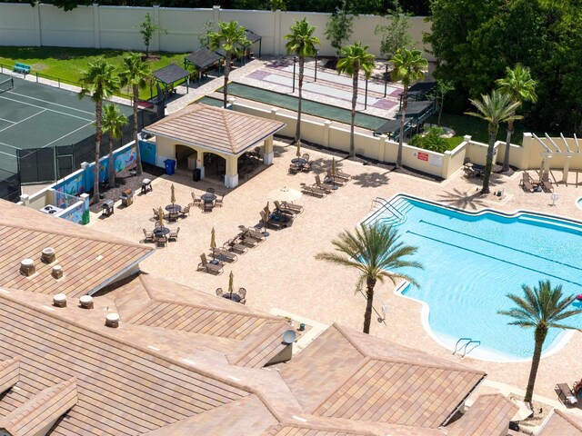 view of swimming pool