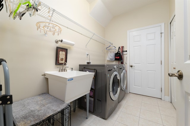 laundry area featuring independent washer and dryer, light tile patterned floors, a notable chandelier, and sink