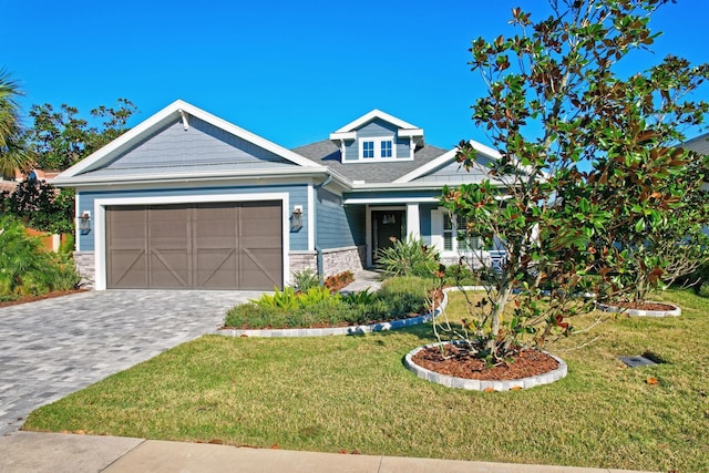 craftsman inspired home featuring a garage and a front lawn