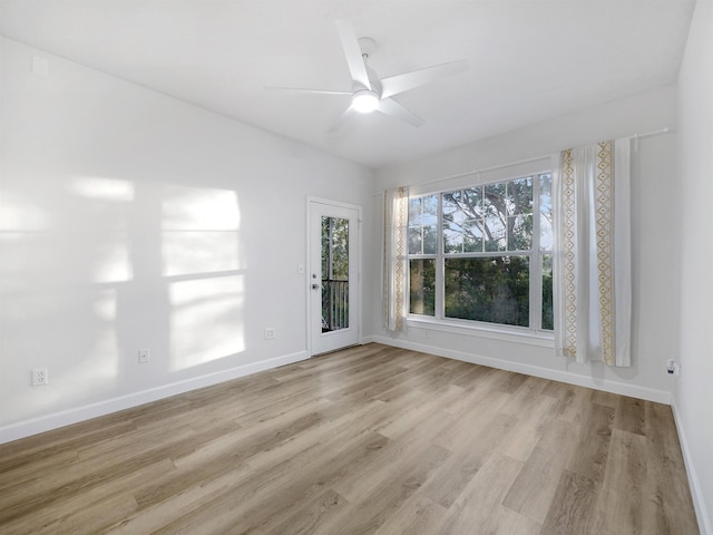 unfurnished room featuring light wood-style flooring, baseboards, and a ceiling fan