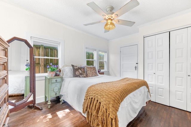 29 Oak St, Saint Augustine, FL 32084 - bedroom featuring hardwood / wood-style flooring, a closet, crown molding, and ceiling fan