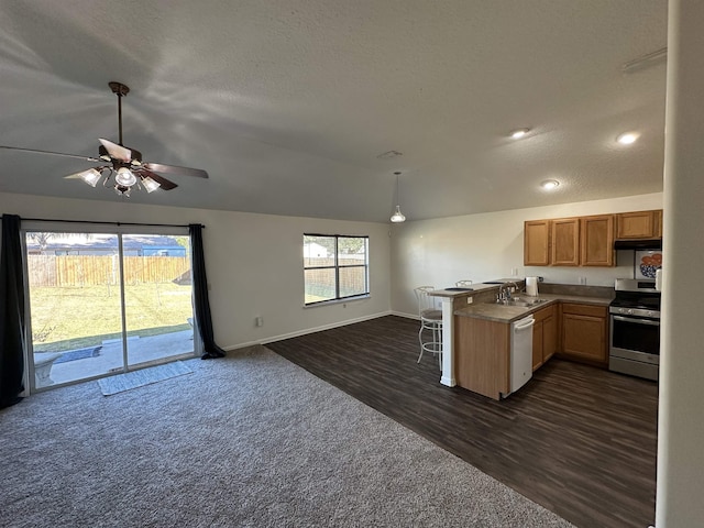 kitchen with sink, stainless steel electric range oven, kitchen peninsula, vaulted ceiling, and white dishwasher