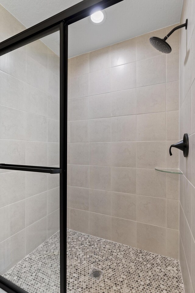 10 Reine Pl, Palm Coast, FL 32164 - full bathroom featuring a stall shower