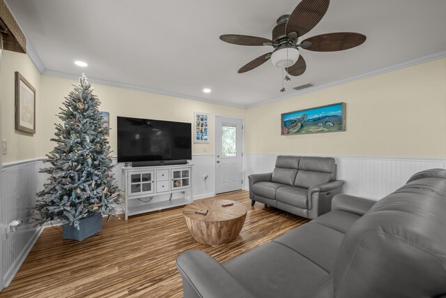 living room featuring visible vents, a wainscoted wall, wood finished floors, crown molding, and recessed lighting