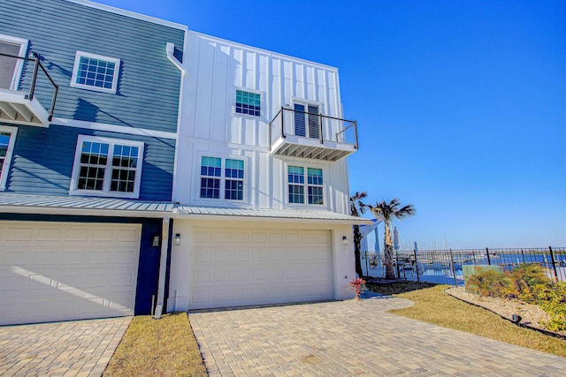 view of front of property featuring a garage