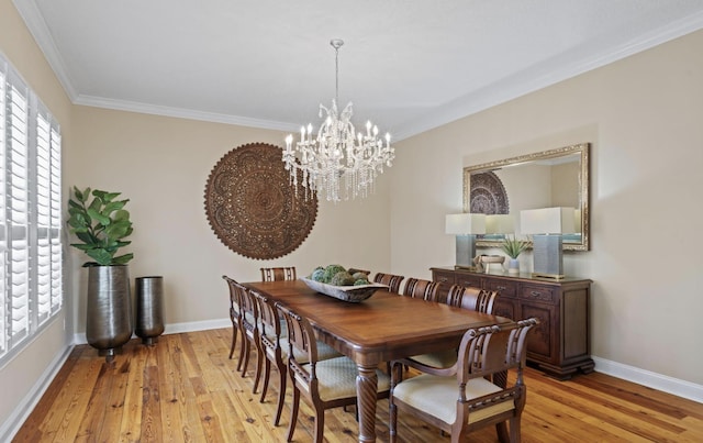 dining space featuring a chandelier, light hardwood / wood-style floors, and crown molding