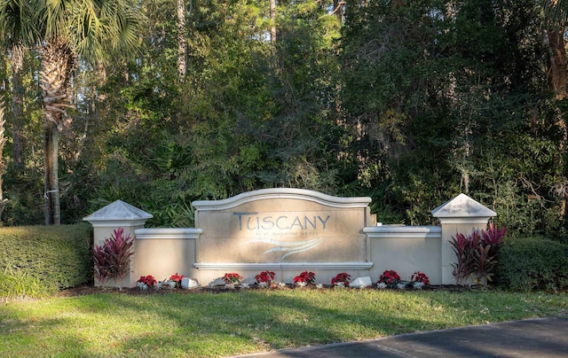 community / neighborhood sign with a yard