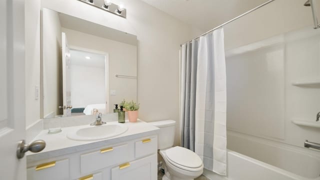 full bathroom with shower / bath combination with curtain, vanity, and toilet