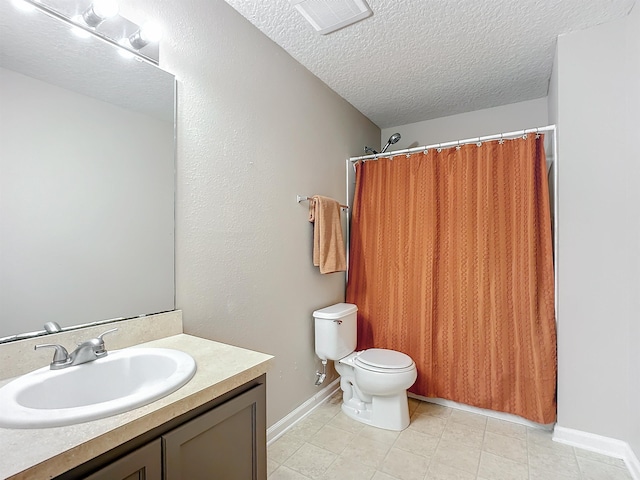 bathroom featuring a shower with curtain, vanity, a textured ceiling, and toilet