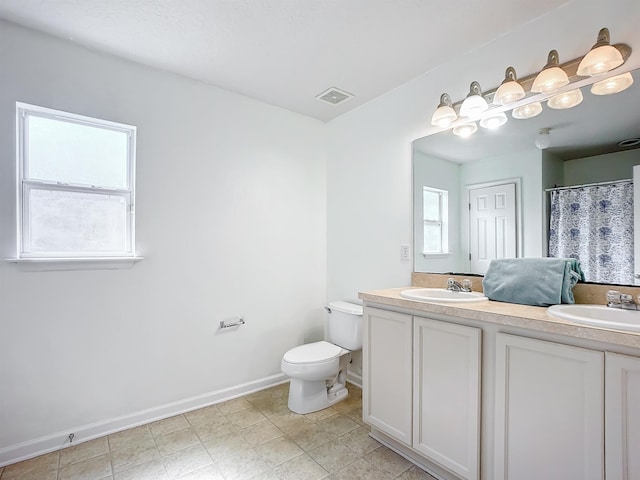 bathroom with a shower with curtain, vanity, and toilet